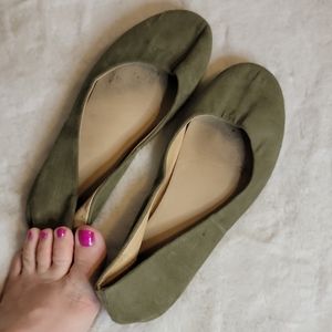 Well worn flats used green scent